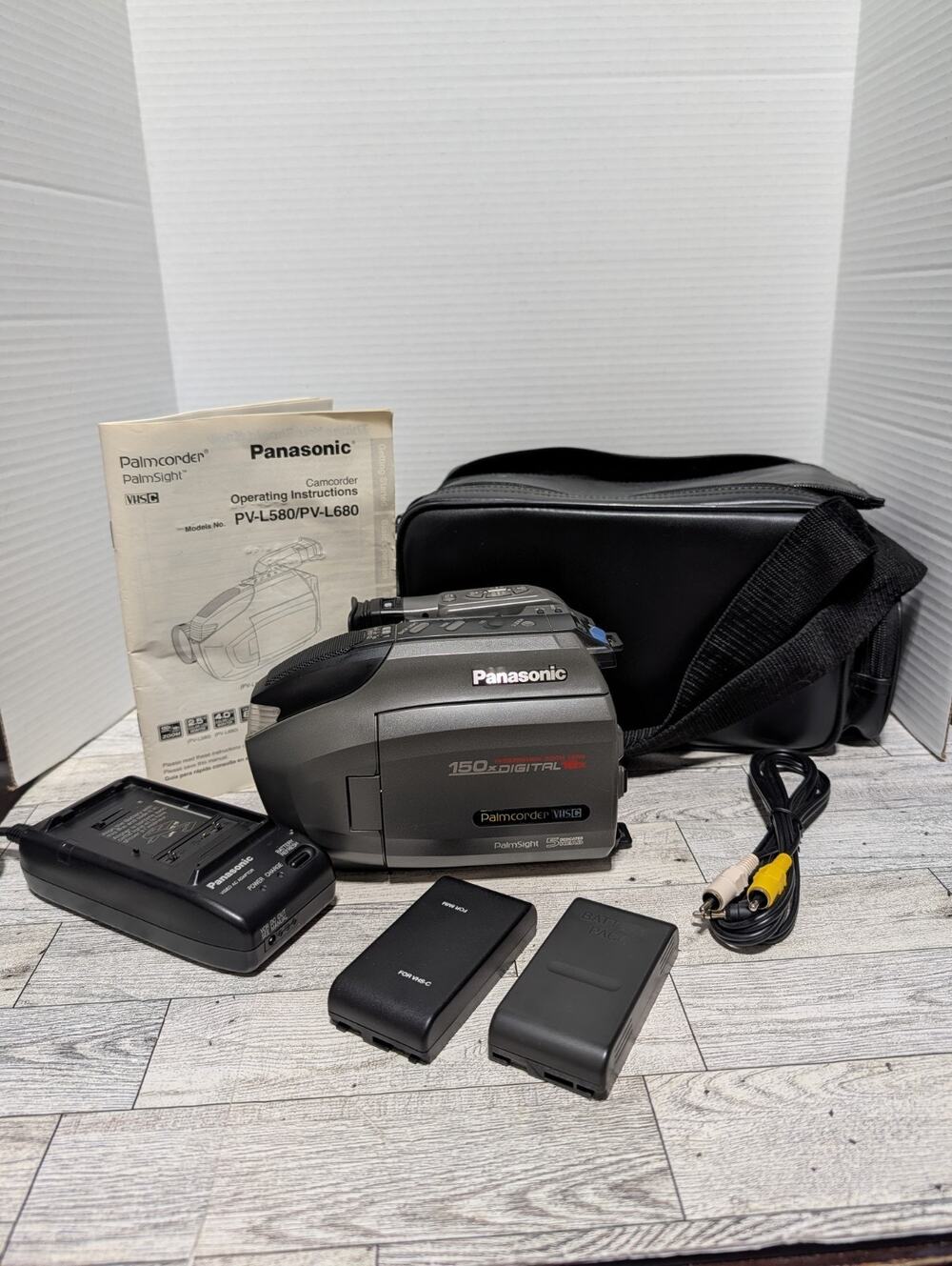PANASONIC Palmcorder VHS-C - PV-L680D w/Case 2 Battery Manual & Charger TESTED
